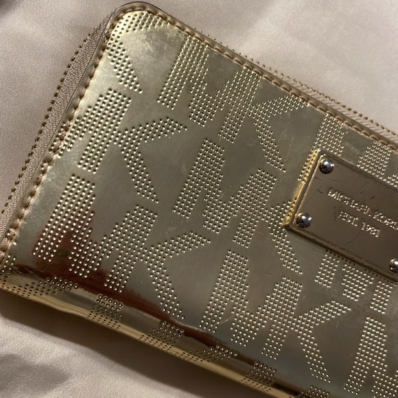 Michael Kors Zip Wallet - Picture 8 of 12